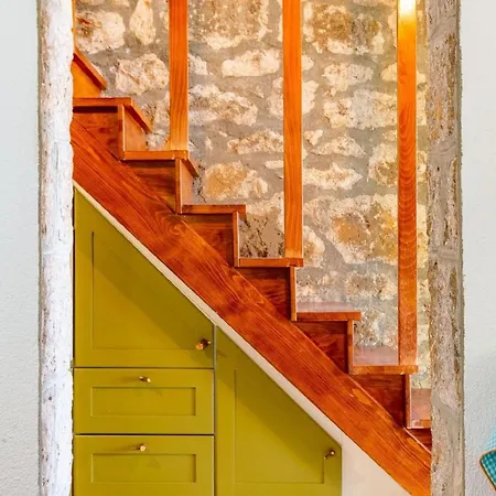 Authentic Stone House On The Mountain Velebit Casa vacanze *