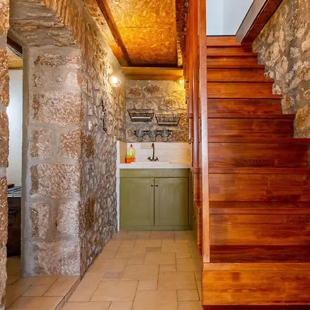 Casa de Férias Authentic Stone House On The Mountain Velebit *