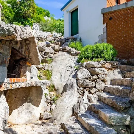 Casa de Férias Authentic Stone House On The Mountain Velebit