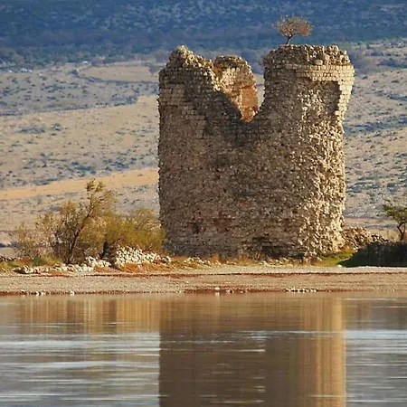 Casa de Férias Authentic Stone House On The Mountain Velebit Starigrad Paklenica