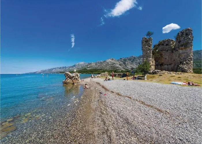 Holiday Home In Starigrad Near Paklenica Holiday home *